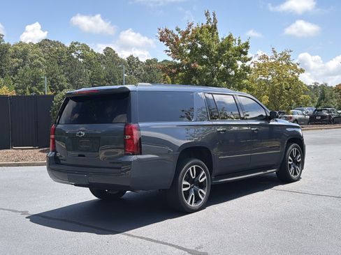 Used 2019 Chevrolet Suburban Premier AWD/4WD image 3