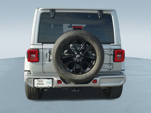 Used 2021 Jeep Wrangler Unlimited Sahara image 8