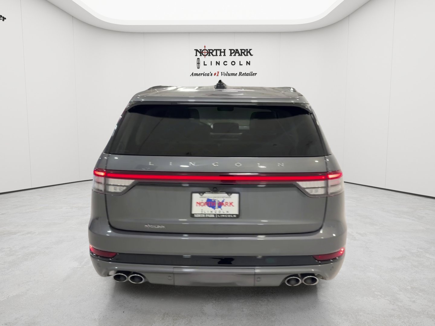 Used 2025 Lincoln Aviator Reserve w/ Jet Appearance Package RWD image 4