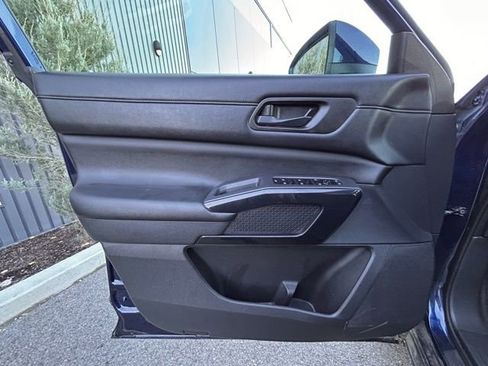 Used 2024 Nissan Pathfinder SV image 26