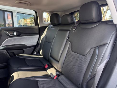 Used 2022 Jeep Compass Latitude image 23