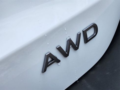 New 2025 Nissan Kicks SV image 8