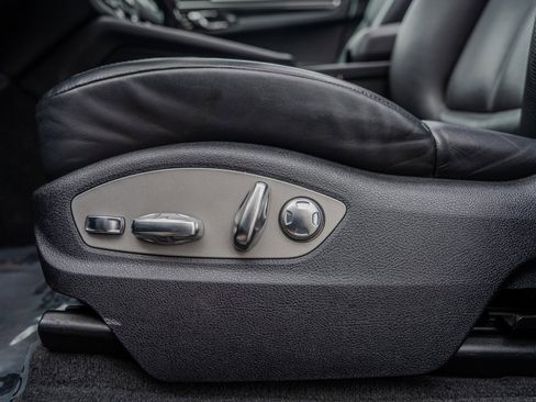 Used 2024 Porsche Macan Base w/ Premium Plus Package image 16