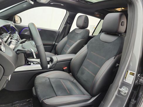 Used 2023 Mercedes-Benz GLB 250 image 10