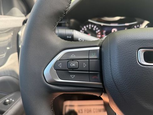 New 2025 Jeep Compass Latitude w/ Sun & Sound Group AWD/4WD image 22