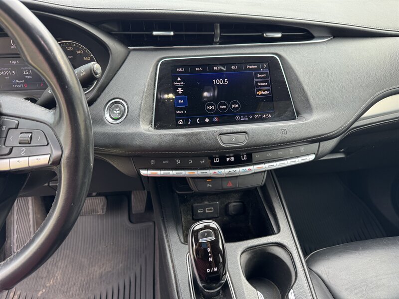Used 2021 Cadillac XT4 Premium Luxury FWD image 10