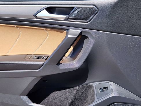 Certified 2022 Volkswagen Tiguan SE R-Line image 20