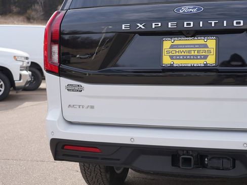 Used 2025 Ford Expedition Active image 10