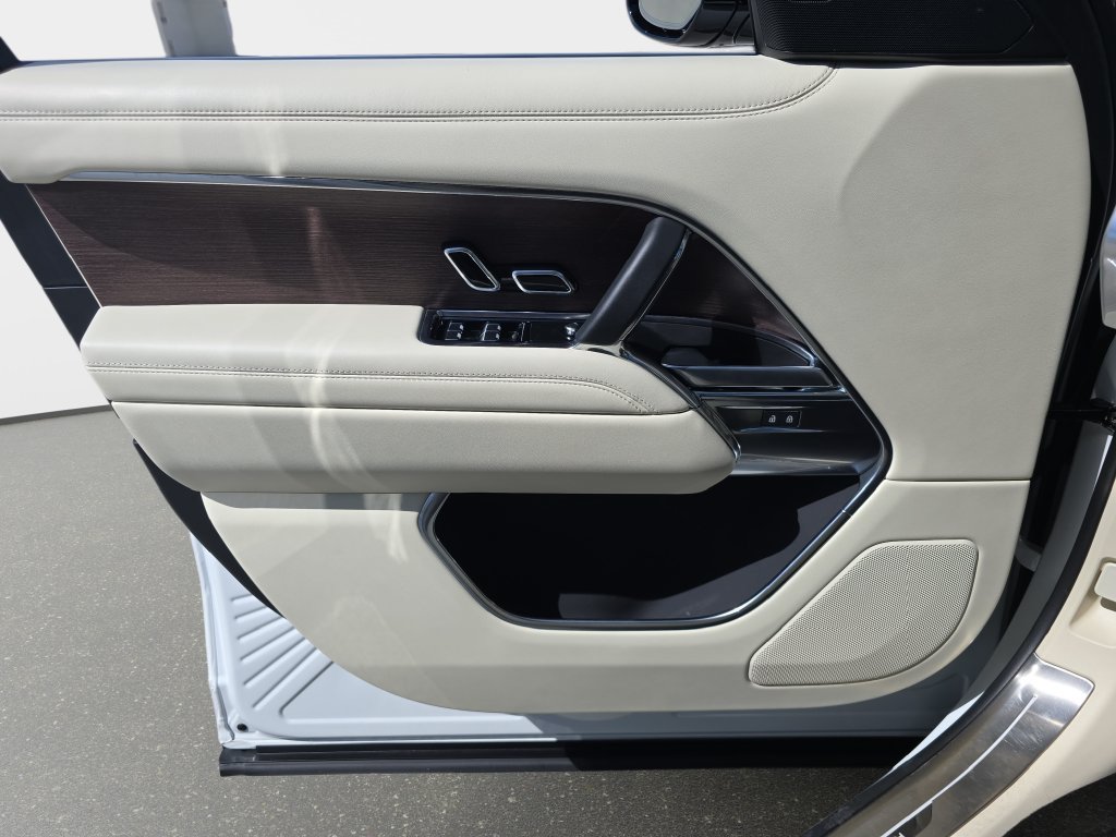 Certified 2025 Land Rover Range Rover SE AWD/4WD image 28