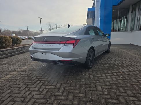 Used 2023 Hyundai Elantra SEL image 5