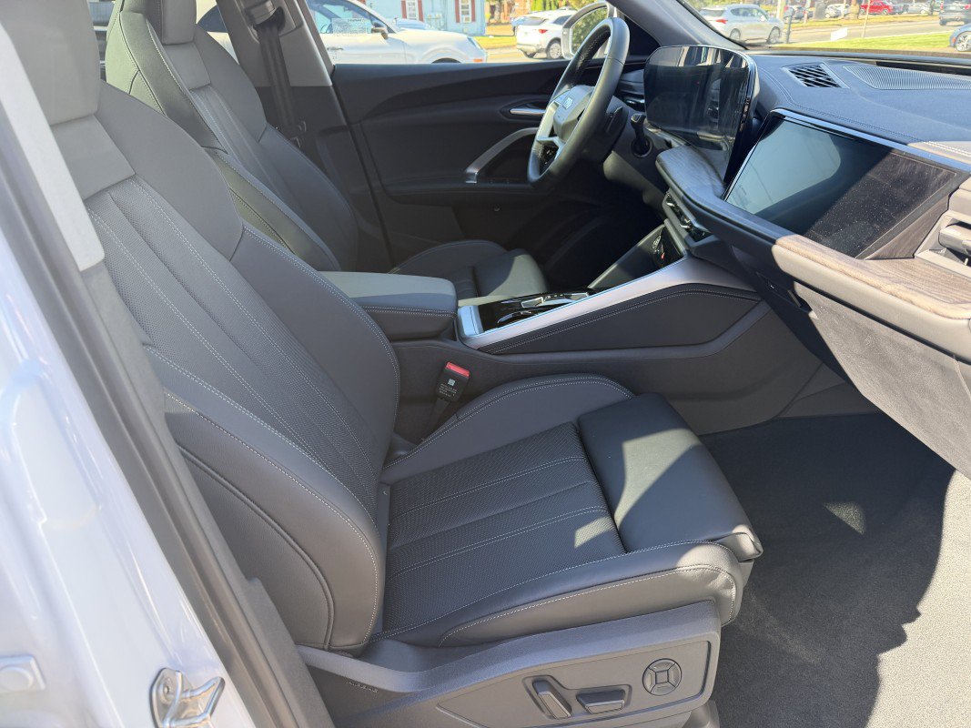 Used 2025 Audi Q5 Prestige AWD/4WD image 23