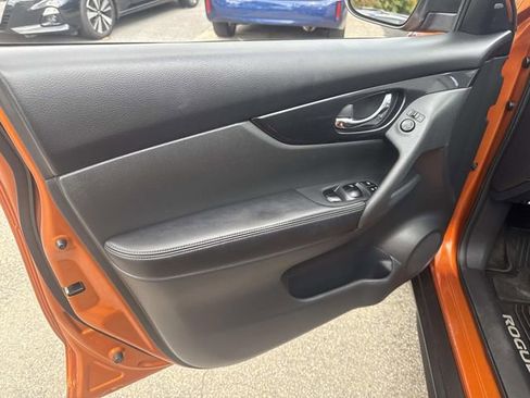 Used 2017 Nissan Rogue SV image 21