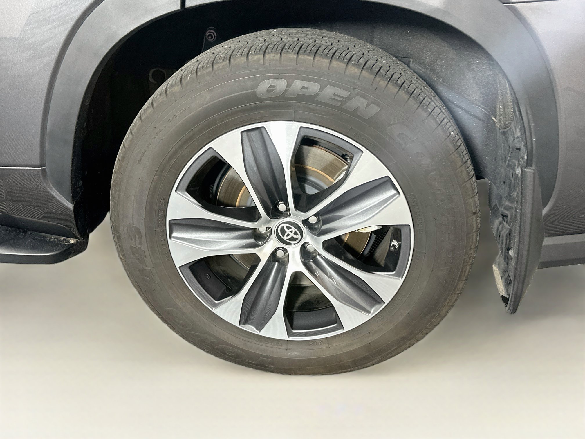 Used 2024 Toyota Highlander XLE AWD/4WD image 11