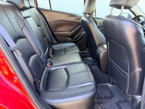 Used 2018 MAZDA MAZDA3 Touring FWD image 14