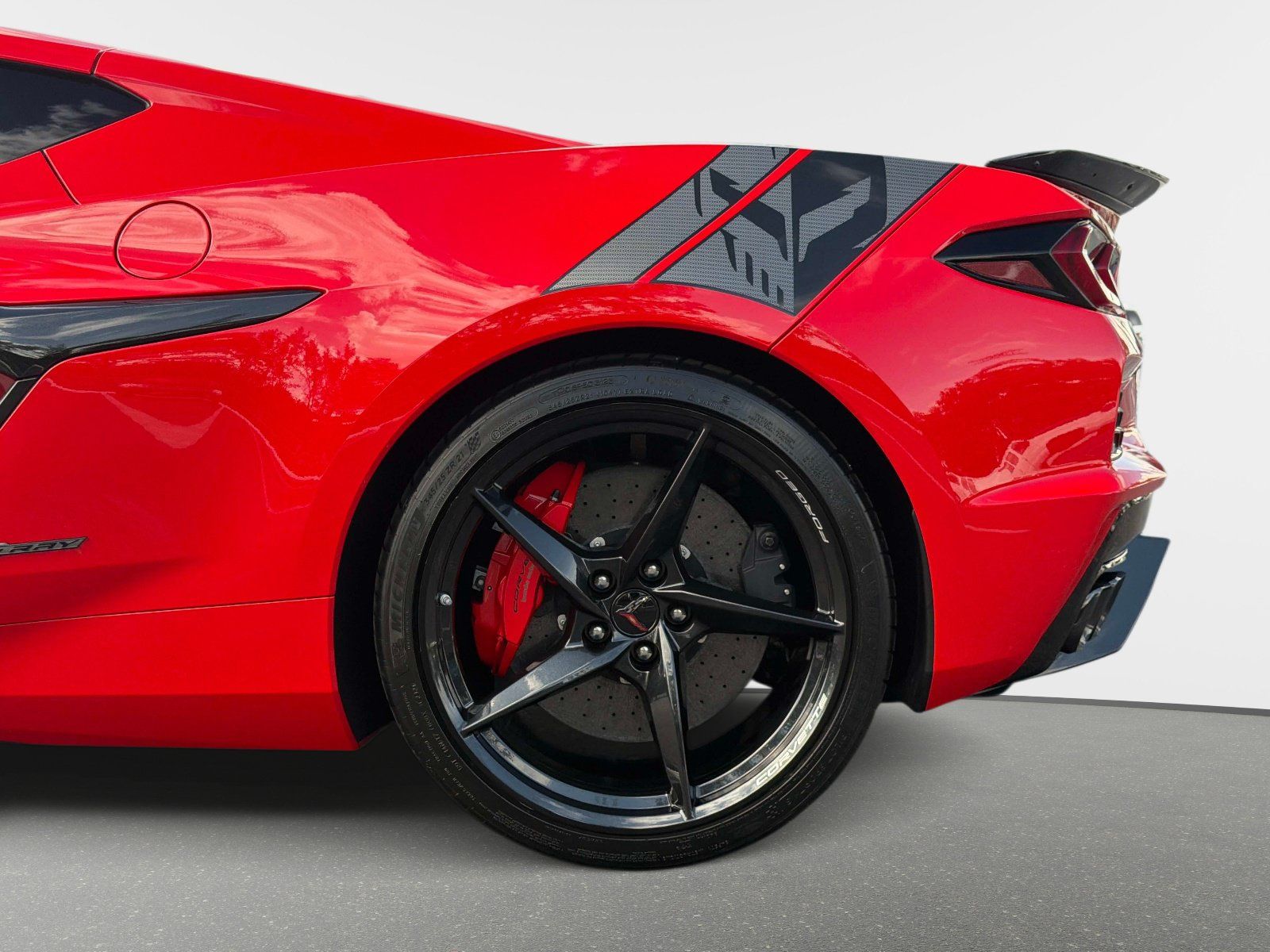 Used 2025 Chevrolet Corvette E-Ray w/ Stealth Interior Trim Package AWD/4WD image 15