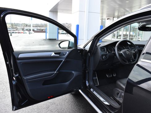 Used 2019 Volkswagen Golf Alltrack SE image 14