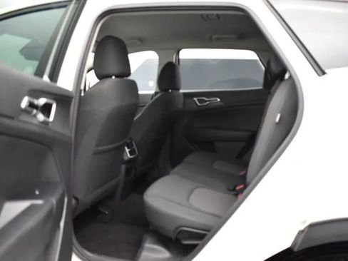 Used 2024 Kia Sportage LX image 16