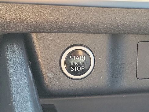 Used 2023 Nissan Rogue SV image 7