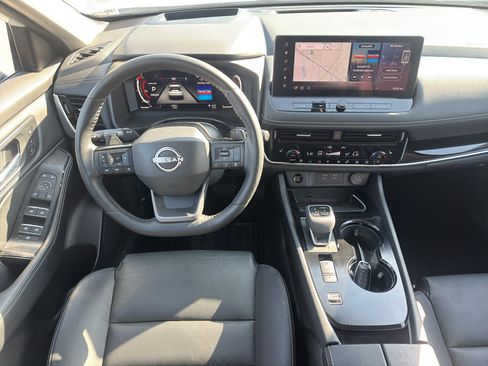 Used 2025 Nissan Rogue SL w/ SL Premium Package FWD image 11