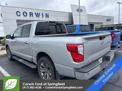 Used 2018 Nissan Titan SV w/ SV Convenience Package image 11