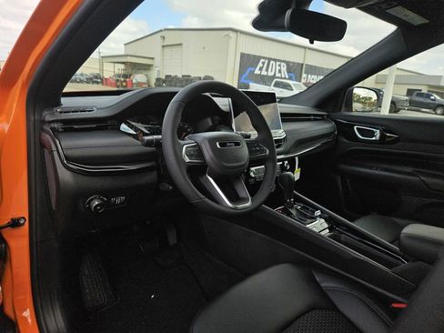 New 2026 Jeep Compass Latitude image 13