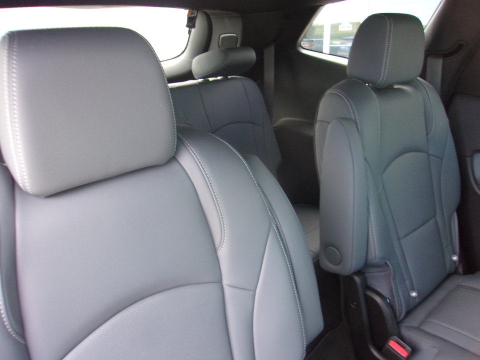 Used 2024 Buick Enclave Premium AWD/4WD image 16