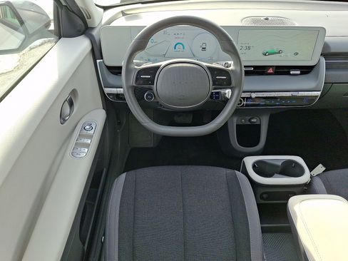 Certified 2022 Hyundai Ioniq 5 SE image 12