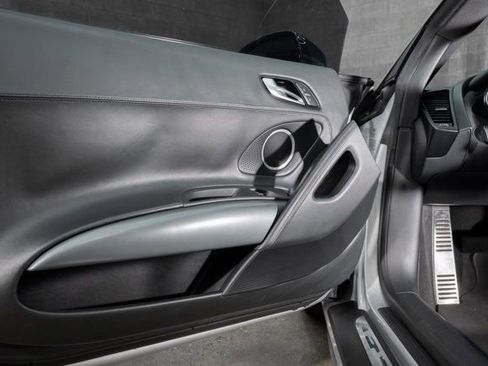 Used 2011 Audi R8 V10 image 24