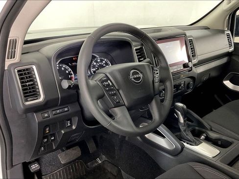 Certified 2024 Nissan Frontier SV w/ Hardbody Edition image 18