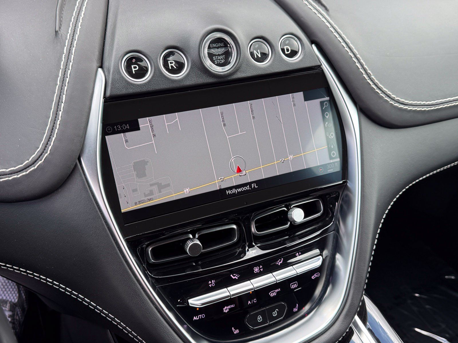 Used 2021 Aston Martin DBX AWD/4WD image 30