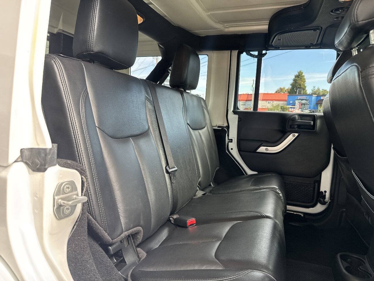Used 2016 Jeep Wrangler Unlimited Sahara w/ Connectivity Group AWD/4WD image 20