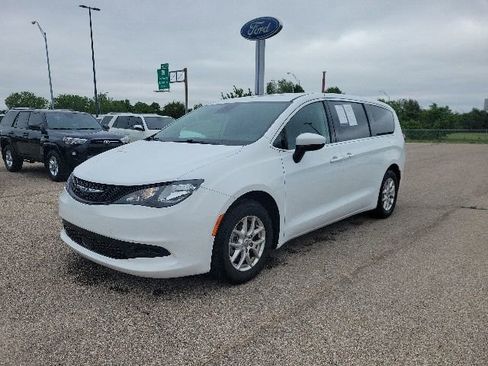 Used 2023 Chrysler Voyager LX FWD image 19