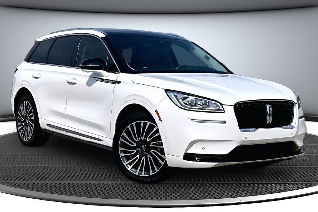 Used 2022 Lincoln Corsair Reserve w/ Equipment Group 201A AWD/4WD image 3