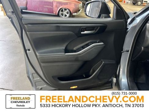 Used 2021 Toyota Highlander XLE image 20