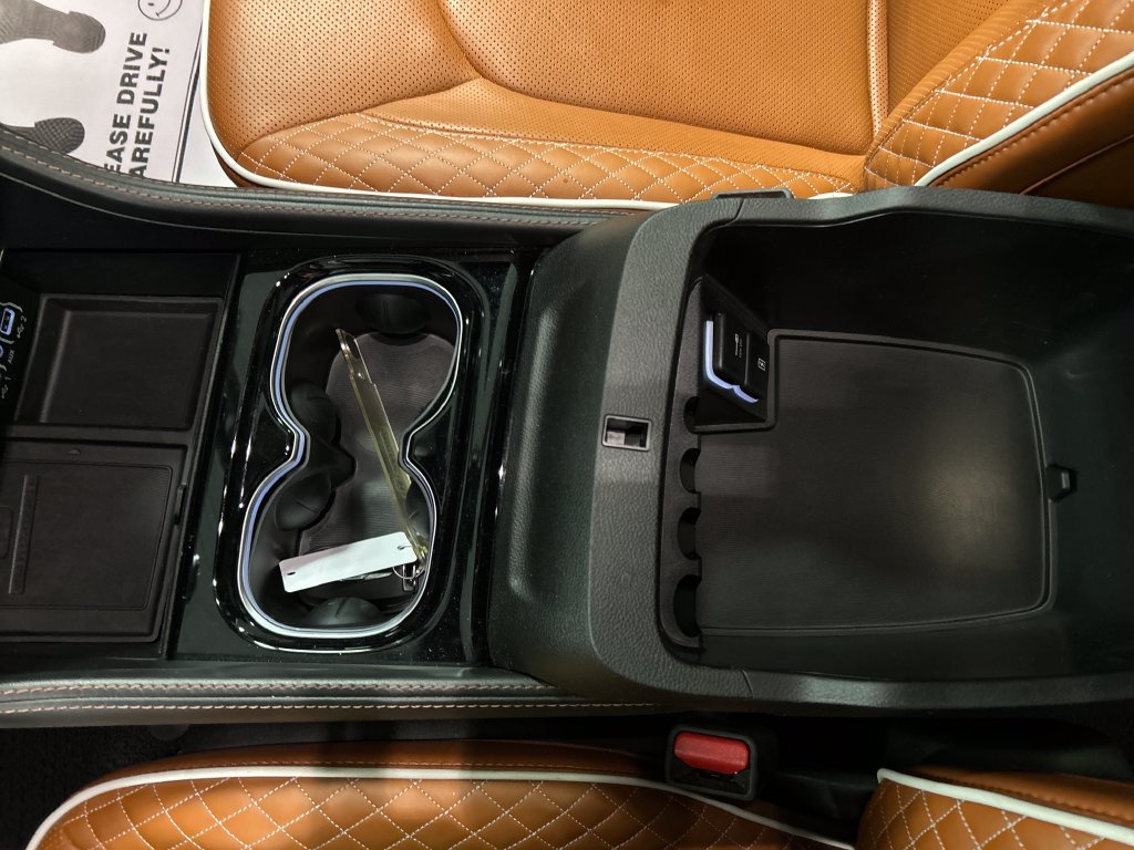 Used 2024 Chrysler Pacifica Pinnacle FWD image 21