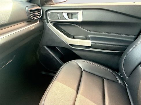 Used 2020 Ford Explorer XLT w/ Equipment Group 202A RWD image 24