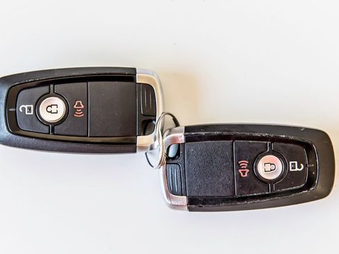 Used 2020 Ford Escape SE Sport image 39