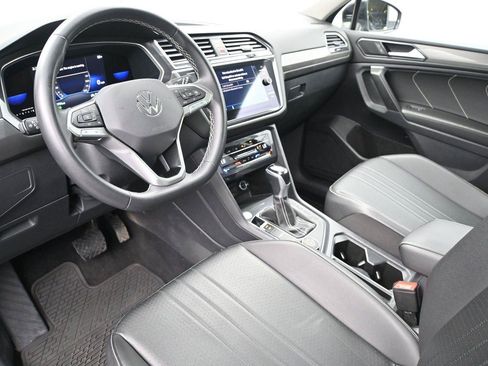 Used 2022 Volkswagen Tiguan SE w/ Panoramic Sunroof Package AWD/4WD image 2