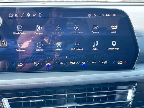 Used 2025 Chevrolet Traverse LT FWD image 22