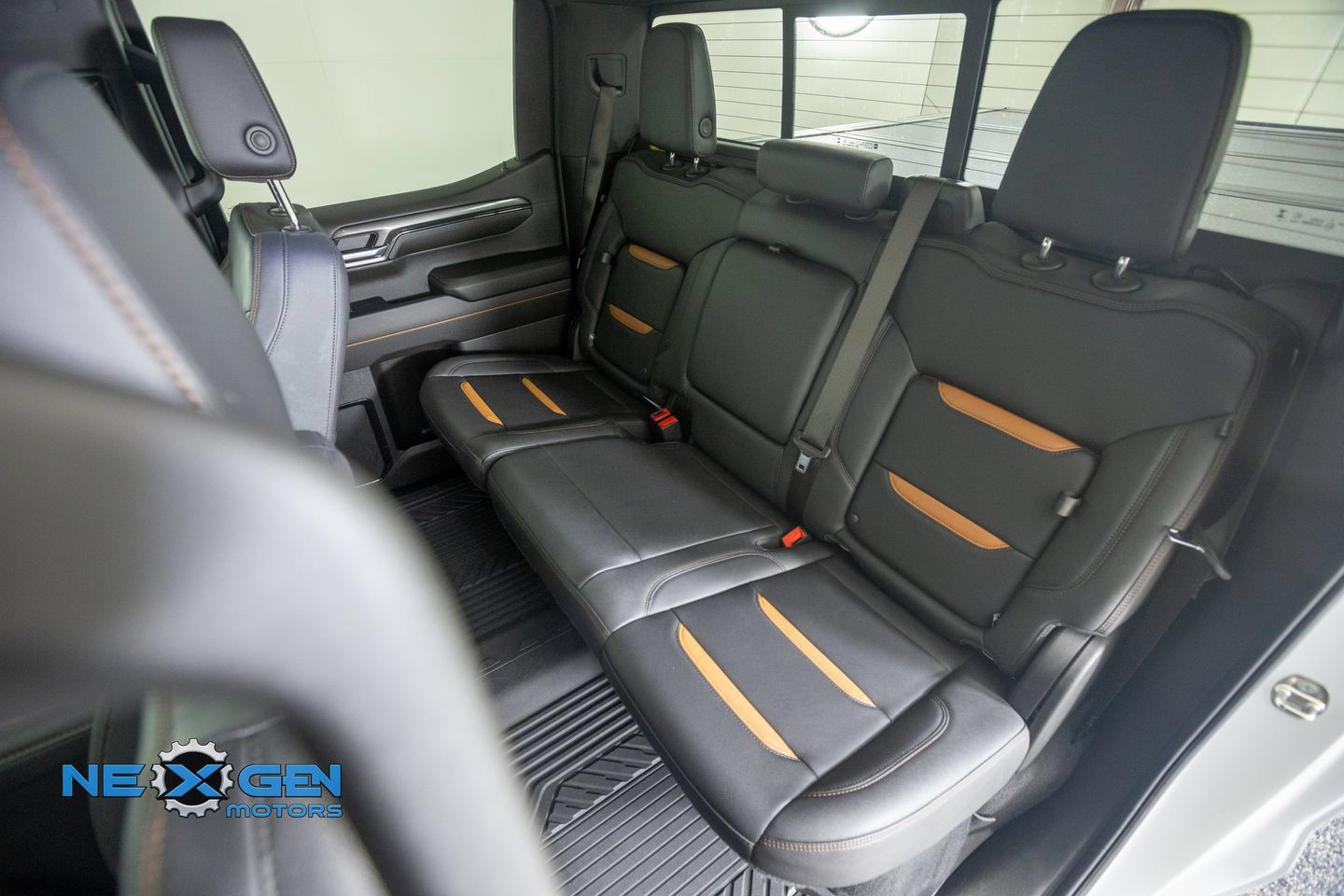 Used 2024 GMC Sierra 1500 AT4 w/ Technology Package AWD/4WD image 34