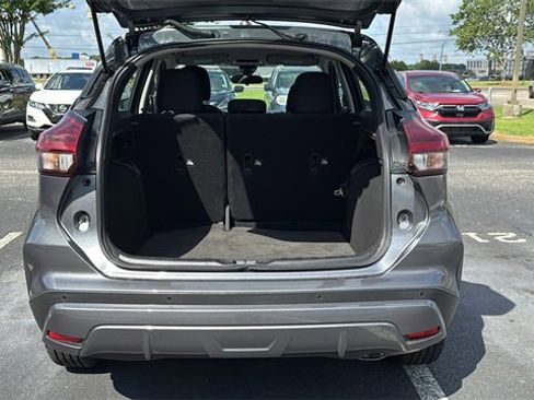 Used 2023 Nissan Kicks S image 9