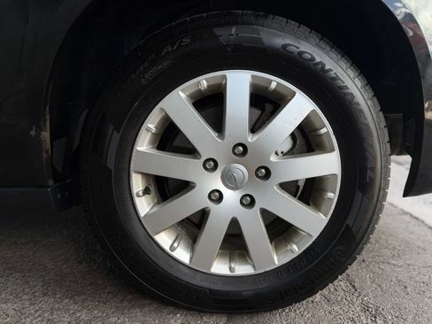 Used 2015 Chrysler Town & Country Touring FWD image 41
