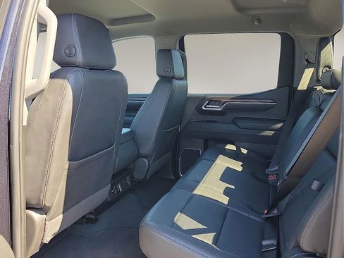 Used 2025 GMC Sierra 1500 SLT image 9