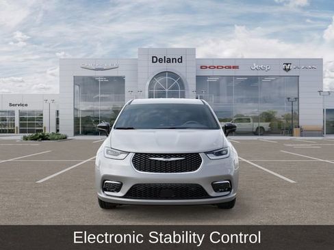 New 2026 Chrysler Pacifica Select FWD image 8