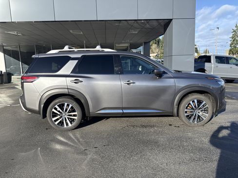 New 2025 Nissan Pathfinder Platinum w/ Cargo Package image 9