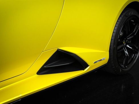 Used 2020 Lamborghini Huracan EVO image 9