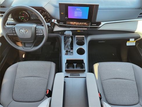 New 2026 Toyota Sienna LE image 17