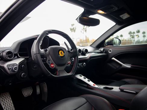 Used 2014 Ferrari F12 Berlinetta image 12