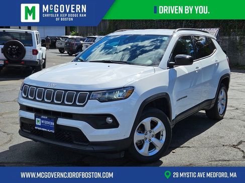 Used 2022 Jeep Compass Latitude image 1