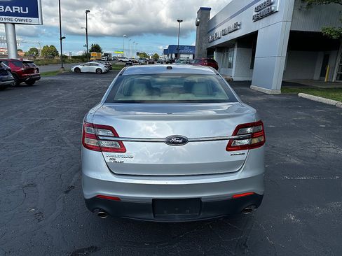 Used 2013 Ford Taurus SE FWD image 4